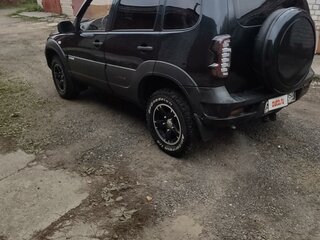2011 Chevrolet Niva I Рестайлинг, чёрный, 700000 рублей, вид 3