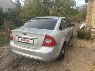 2008 Ford Focus II Рестайлинг, серебристый, 400000 рублей, вид 3