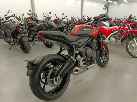 2023 Triumph Trident 660, оранжевый, 850000 рублей, вид 3