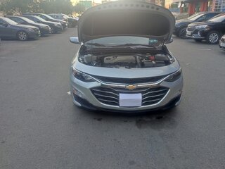 2019 Chevrolet Malibu IX Рестайлинг, серебристый, 1450000 рублей, вид 3