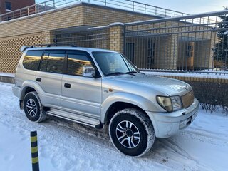 2001 Toyota Land Cruiser Prado 90 Series Рестайлинг, серебристый, 2000000 рублей, вид 1