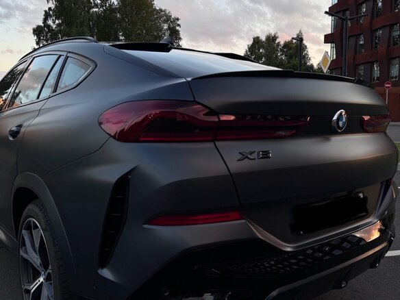 2021 BMW X6 40i III (G06), серый, 8600000 рублей - вид 8
