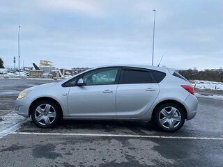 2011 Opel Astra J, серебристый, 620000 рублей, вид 1