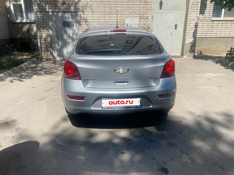 2013 Chevrolet Cruze I Рестайлинг, серебристый, 700000 рублей, вид 2