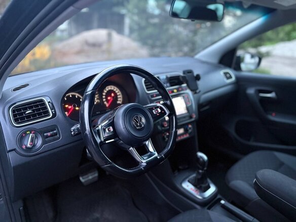 2018 Volkswagen Polo V Рестайлинг, серый, 900000 рублей - вид 6