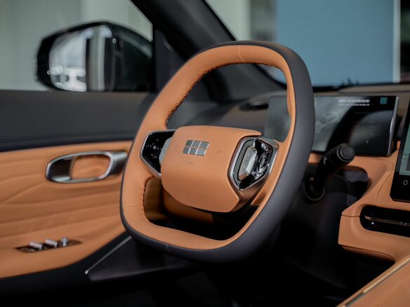 2026 Geely EX5 Гибрид EM-i, зелёный, 3969990 рублей - вид 13