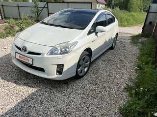 2010 Toyota Prius III (XW30), белый, 800000 рублей, вид 1
