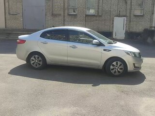 2014 Kia Rio III, серебристый, 750000 рублей, вид 3