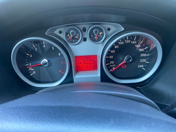 2010 Ford Focus II Рестайлинг, белый, 450000 рублей - вид 12