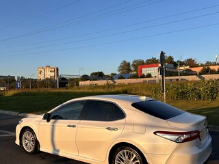 2018 Toyota Camry VIII (XV70), белый, 2300000 рублей, вид 4