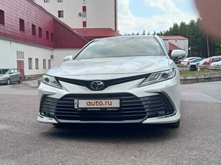 2021 Toyota Camry VIII (XV70) Рестайлинг, белый, 4555000 рублей, вид 3