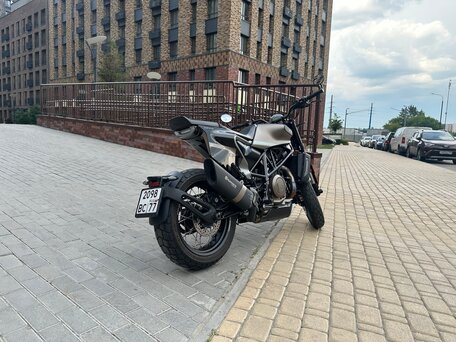 2020 Husqvarna Svartpilen 701, чёрный, 990000 рублей, вид 3