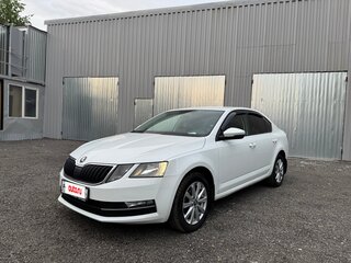 2017 Skoda Octavia III (A7) Рестайлинг, белый, 1380000 рублей, вид 3