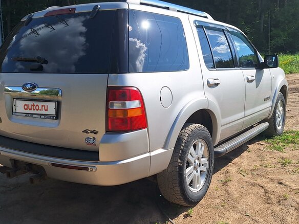 2008 Ford Explorer IV, серебристый - вид 1