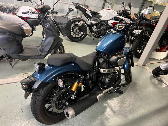 2022 Yamaha XV950 Bolt, синий, 950000 рублей - вид 4