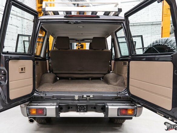 2019 Toyota Land Cruiser 76 70 Series Рестайлинг 1, серый - вид 22
