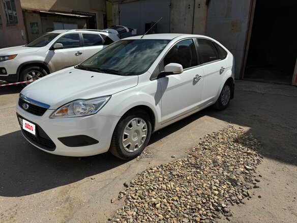 2011 Ford Focus II Рестайлинг, белый, 1000000 рублей