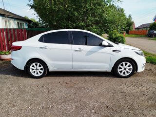 2016 Kia Rio III Рестайлинг, белый, 1000000 рублей, вид 2