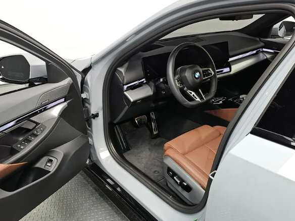 2025 BMW 5 серии 530i VIII (G60/G61/G68), серый, 8569000 рублей - вид 9