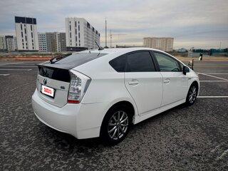 2010 Toyota Prius III (XW30), белый, 1100000 рублей, вид 4