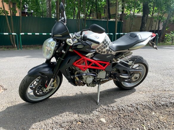 2013 MV Agusta Brutale 1090, серебристый, 749000 рублей - вид 1