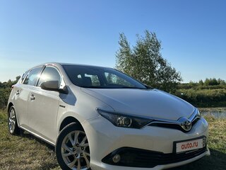 2017 Toyota Auris II Рестайлинг, белый, 1850000 рублей, вид 2