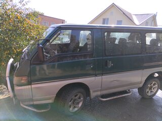 1995 Mitsubishi Delica III, зелёный, 444000 рублей, вид 2