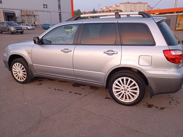 2006 Mitsubishi Outlander I, серый, 500000 рублей - вид 4