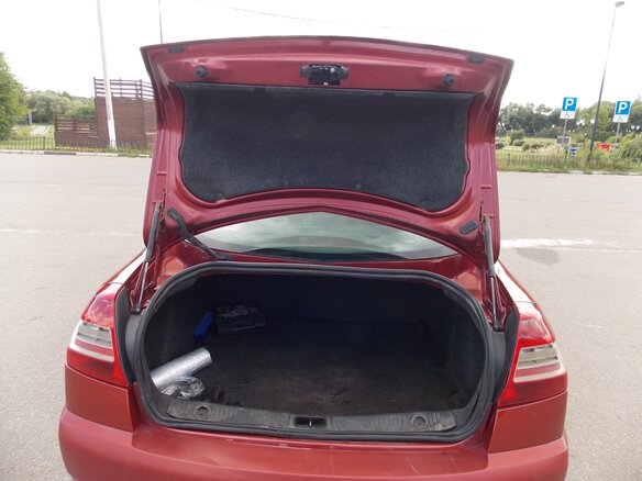 2007 Renault Megane II Рестайлинг, красный, 340000 рублей - вид 12