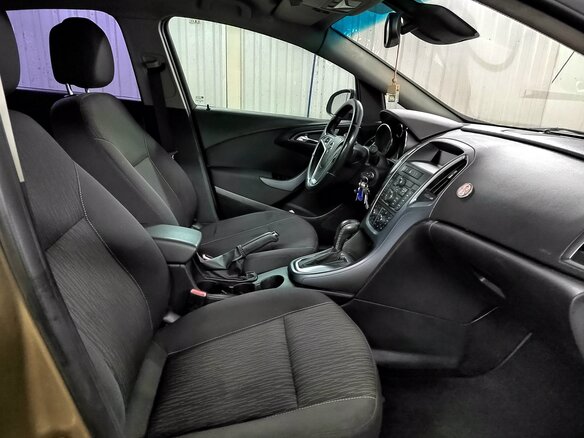 2013 Opel Astra J Рестайлинг, коричневый, 800000 рублей - вид 4