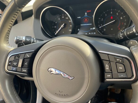 2017 Jaguar XE I, серый, 1950000 рублей - вид 9