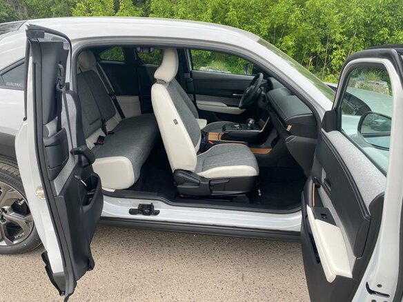 2020 Mazda MX-30 I, серый - вид 15