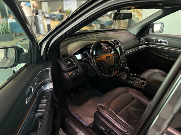 2018 Ford Explorer V Рестайлинг 2, серый, 2900000 рублей - вид 5