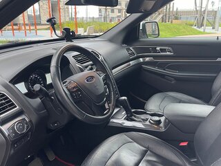 2017 Ford Explorer V Рестайлинг, белый, 2500000 рублей, вид 5