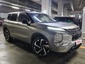 2022 Mitsubishi Outlander IV, серый, 3350000 рублей - вид 4