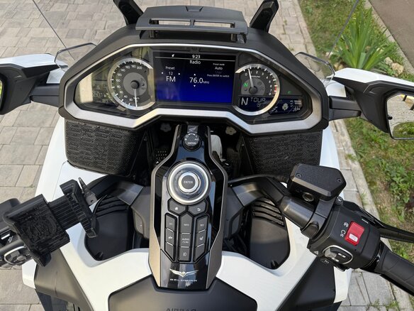 2021 Honda GL 1800 Gold Wing, белый, 2830000 рублей - вид 11