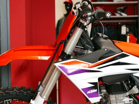 2024 KTM 250 SX F, красный, 1259900 рублей, вид 5