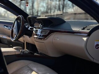 2009 Mercedes-Benz S-Класс 500 Long V (W221) Рестайлинг, чёрный, 1800000 рублей, вид 3