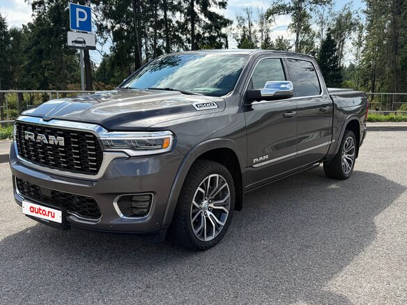 2025 Ram 1500 Crew Cab V Рестайлинг, серый, 9100000 рублей - вид 1