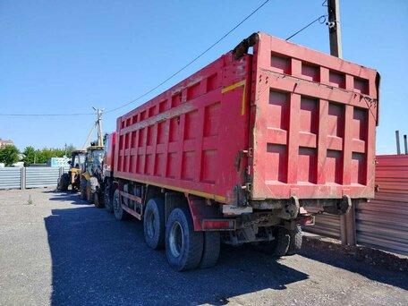2023 IVECO-Hongyan 8x4 (CQ3406), красный, 795690 рублей, вид 4
