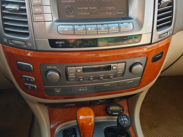 2005 Lexus LX 470 II Рестайлинг, бежевый, 2100000 рублей - вид 22