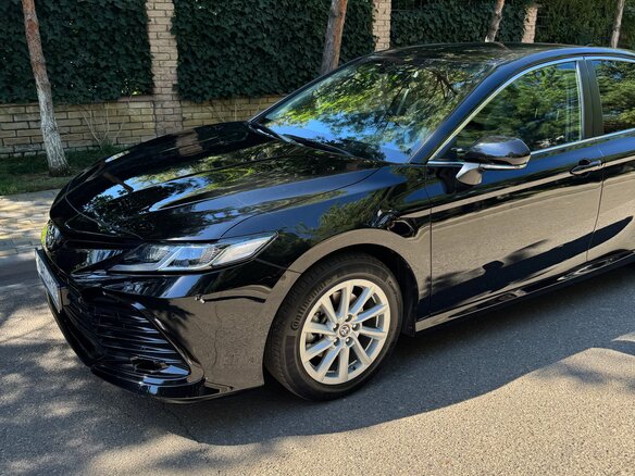 2021 Toyota Camry VIII (XV70) Рестайлинг, чёрный, 2350000 рублей - вид 2