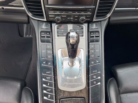 2010 Porsche Panamera Turbo I, белый, 2500000 рублей - вид 10