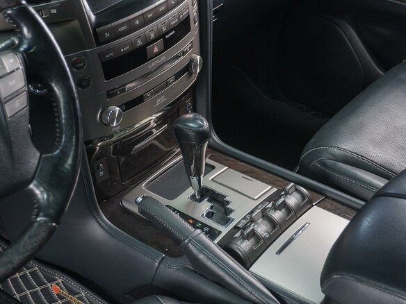 2015 Lexus LX 570 III Рестайлинг, чёрный - вид 15