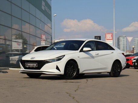 Hyundai Elantra VII (CN7)