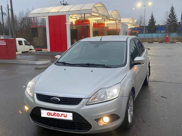 2008 Ford Focus II Рестайлинг, серебристый, 400000 рублей - вид 1