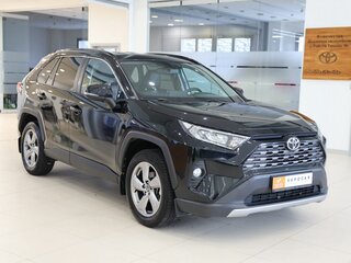 2021 Toyota RAV4 V (XA50), чёрный, 2950000 рублей, вид 2