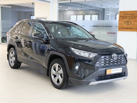 2021 Toyota RAV4 V (XA50), чёрный, 3200000 рублей, вид 2