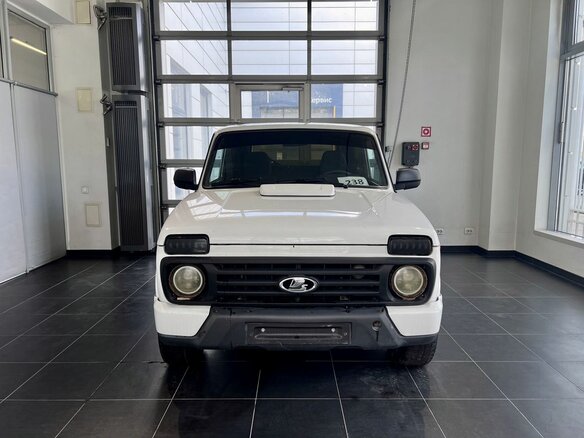 2018 Lada (ВАЗ) 2121 (4x4) I Рестайлинг, белый, 600000 рублей - вид 1