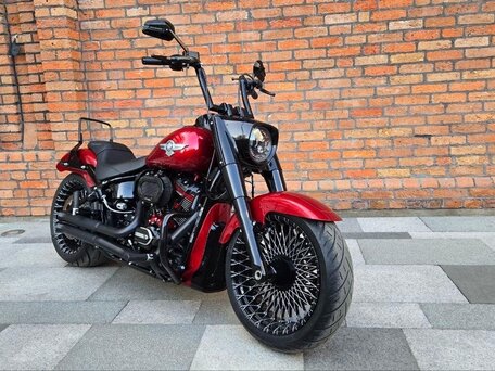 2019 Harley-Davidson Fat Boy, красный, 4000000 рублей, вид 2